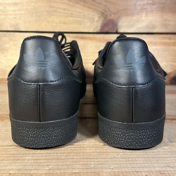 NEW Multi-Size Adidas Gazelle Black Gold Metallic Low Top Lifestyle Shoes BB5497 - Picture 4 of 7